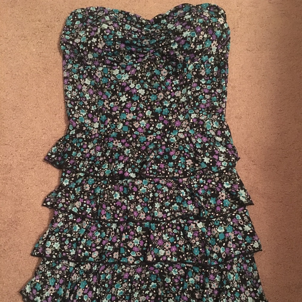 Cute, strapless sundress!